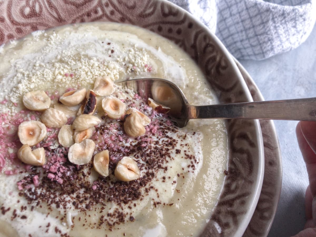 krem z selera z białą czekoladą i orzechami