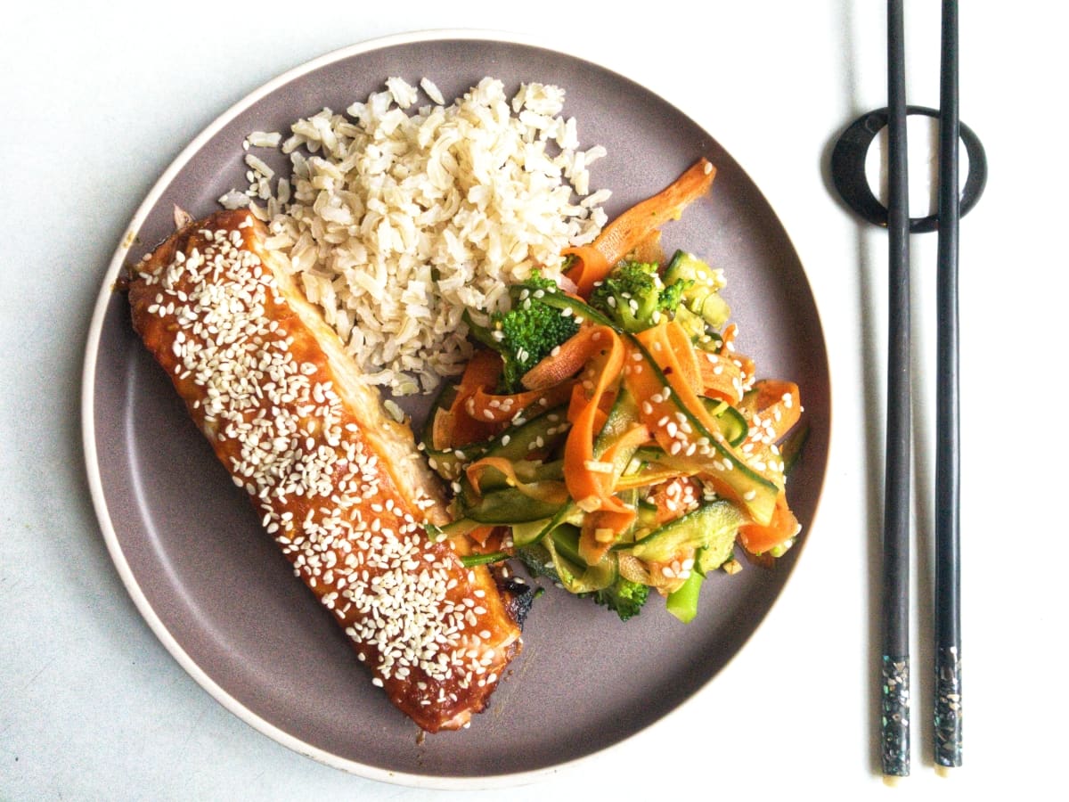 łosoś w glazurze z pasty miso