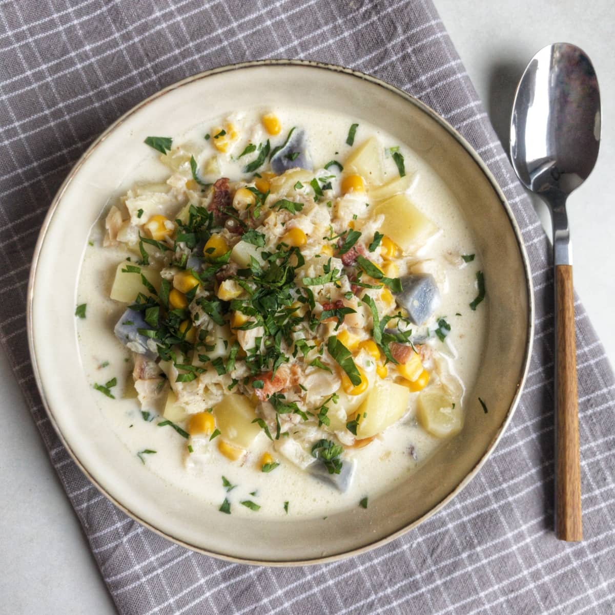 chowder - zupa z wędzonego dorsza