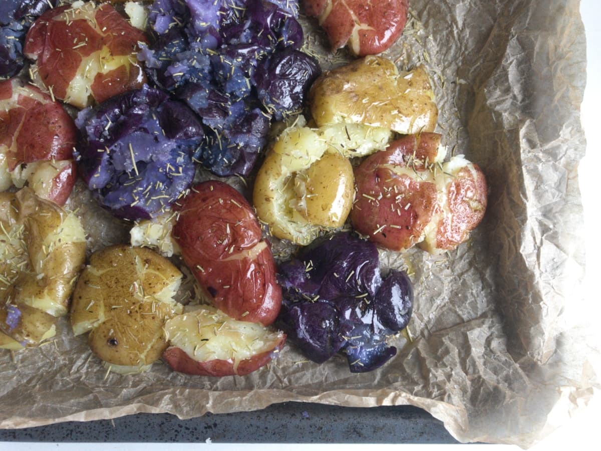 kolorowe pieczone ziemniaki