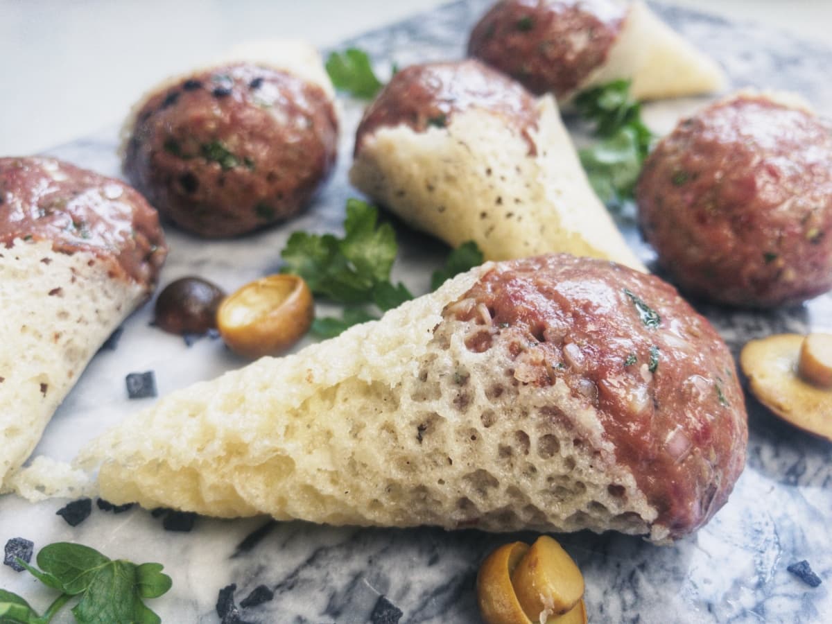tatar w rożkach z parmezanu