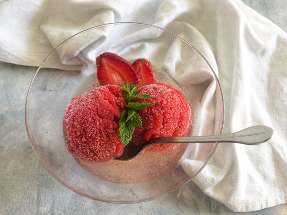 sorbet z truskawek i prosecco