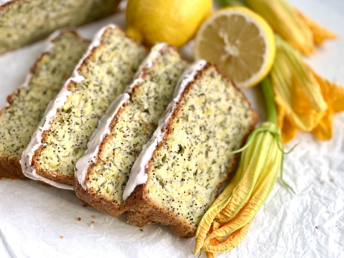 cytrynowy chlebek z cukinii z makiem