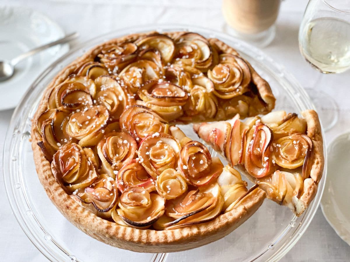 tarta z jabłkami i słonym karmelem 2