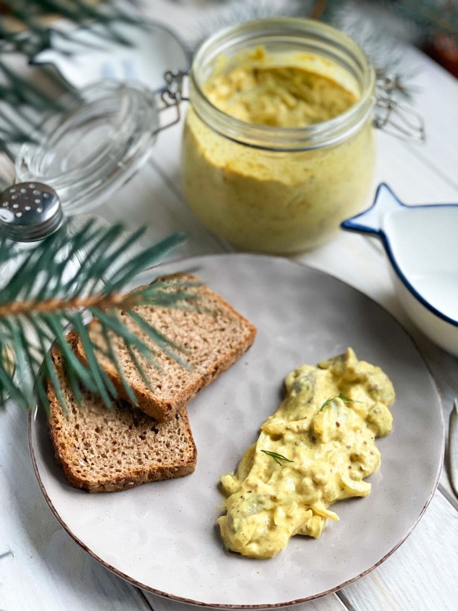 śledzie w sosie musztardowym