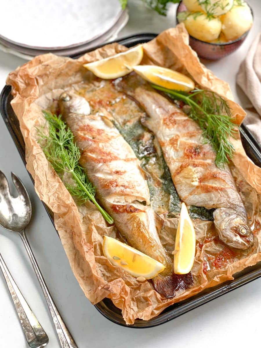 pstrągi z masłem ziołowym