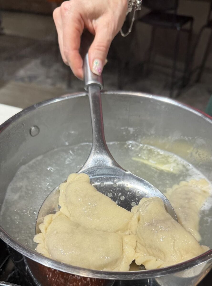 pierogi z szarpaną kaczką - gotowanie